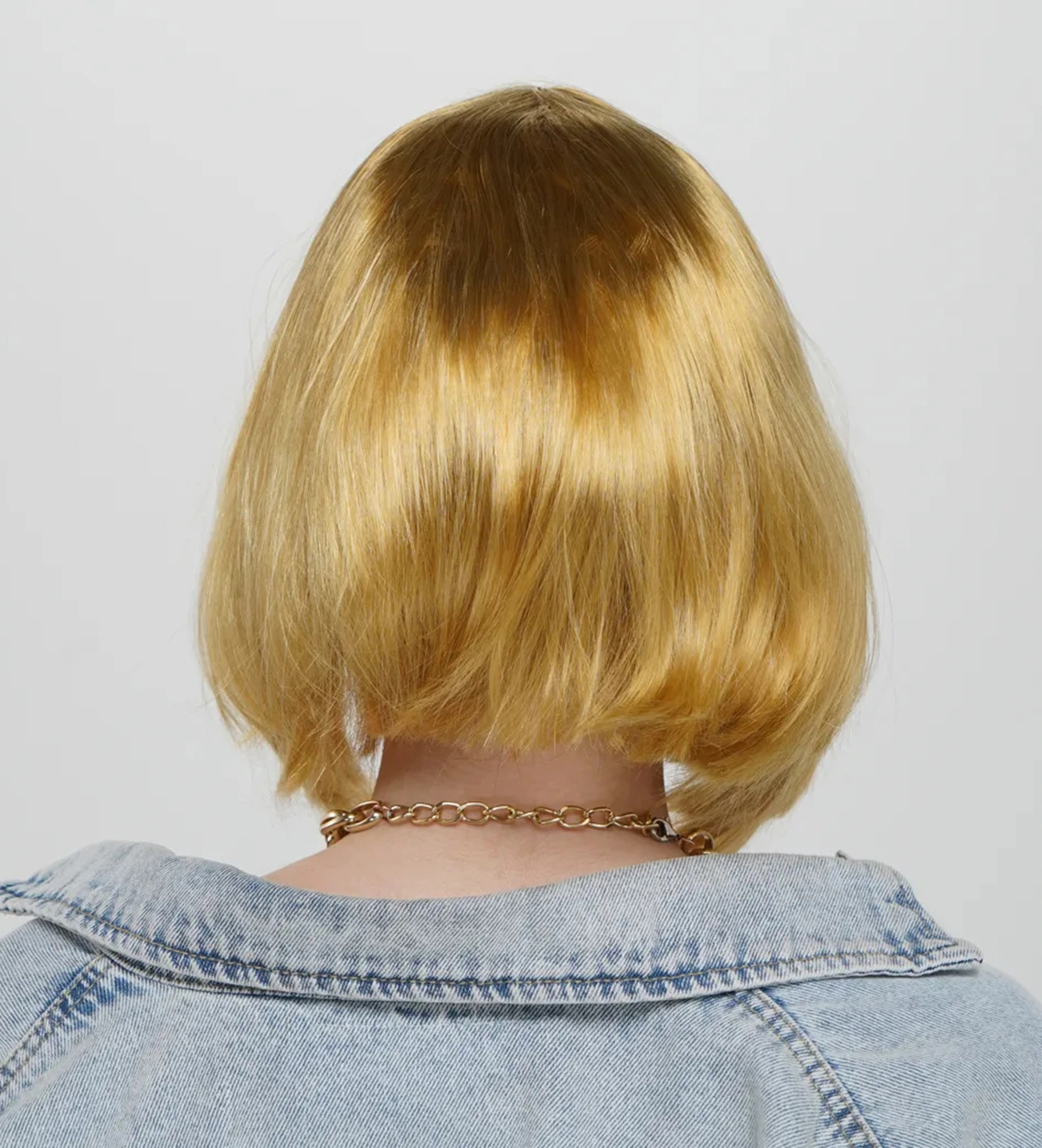 Düz Kesim Küt Parti Peruğu Altın Renk ( Lisinya ) Düz Kesim Küt Parti Peruğu Altın Renk ( Lisinya )
