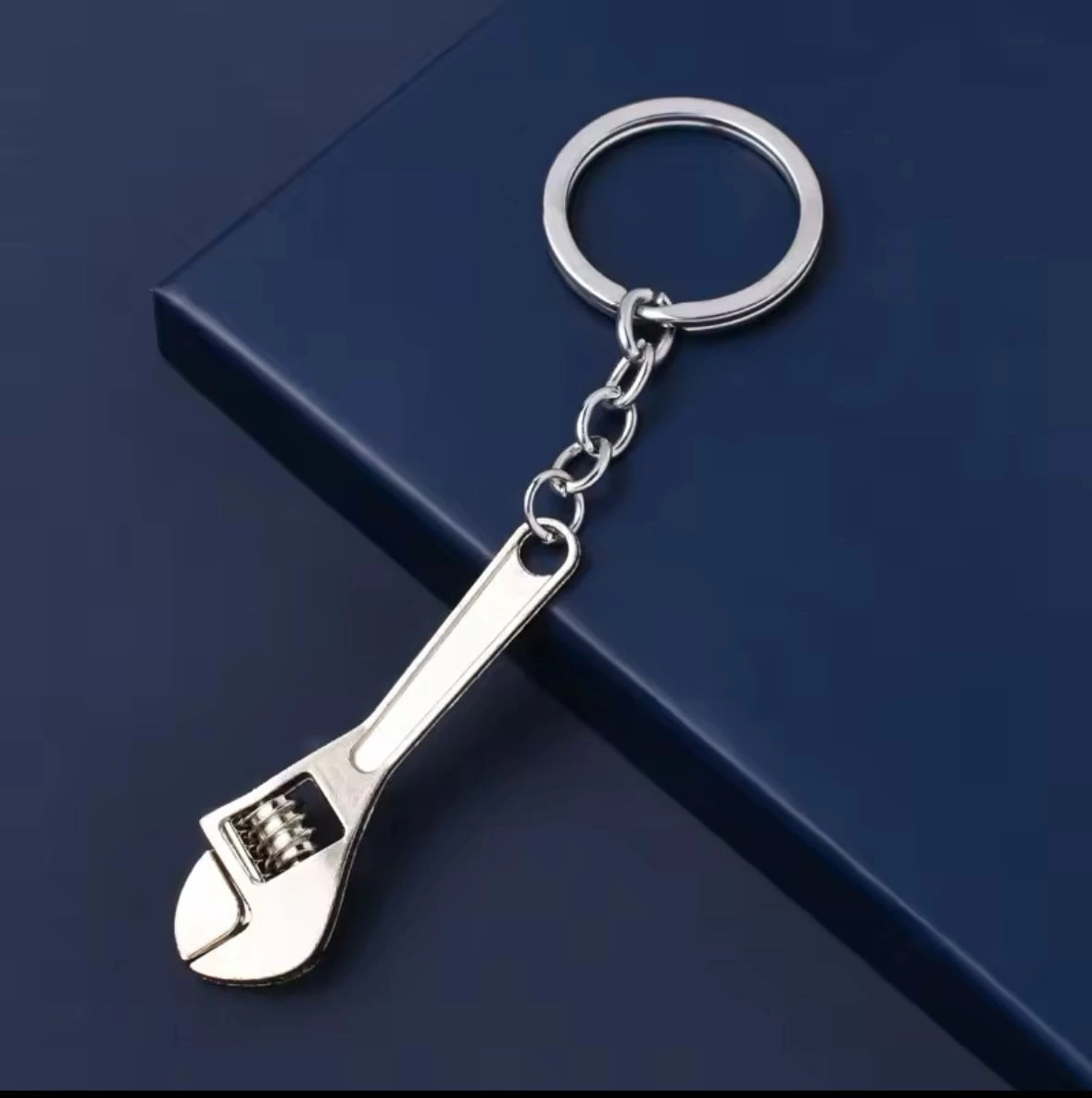 Fonksiyonel İngiliz Anahtarı Şeklinde Anahtarlık ( Lisinya ) Fonksiyonel İngiliz Anahtarı Şeklinde Anahtarlık ( Lisinya )