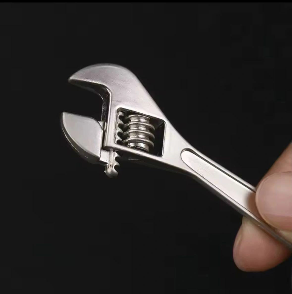 Fonksiyonel İngiliz Anahtarı Şeklinde Anahtarlık ( Lisinya ) Fonksiyonel İngiliz Anahtarı Şeklinde Anahtarlık ( Lisinya )