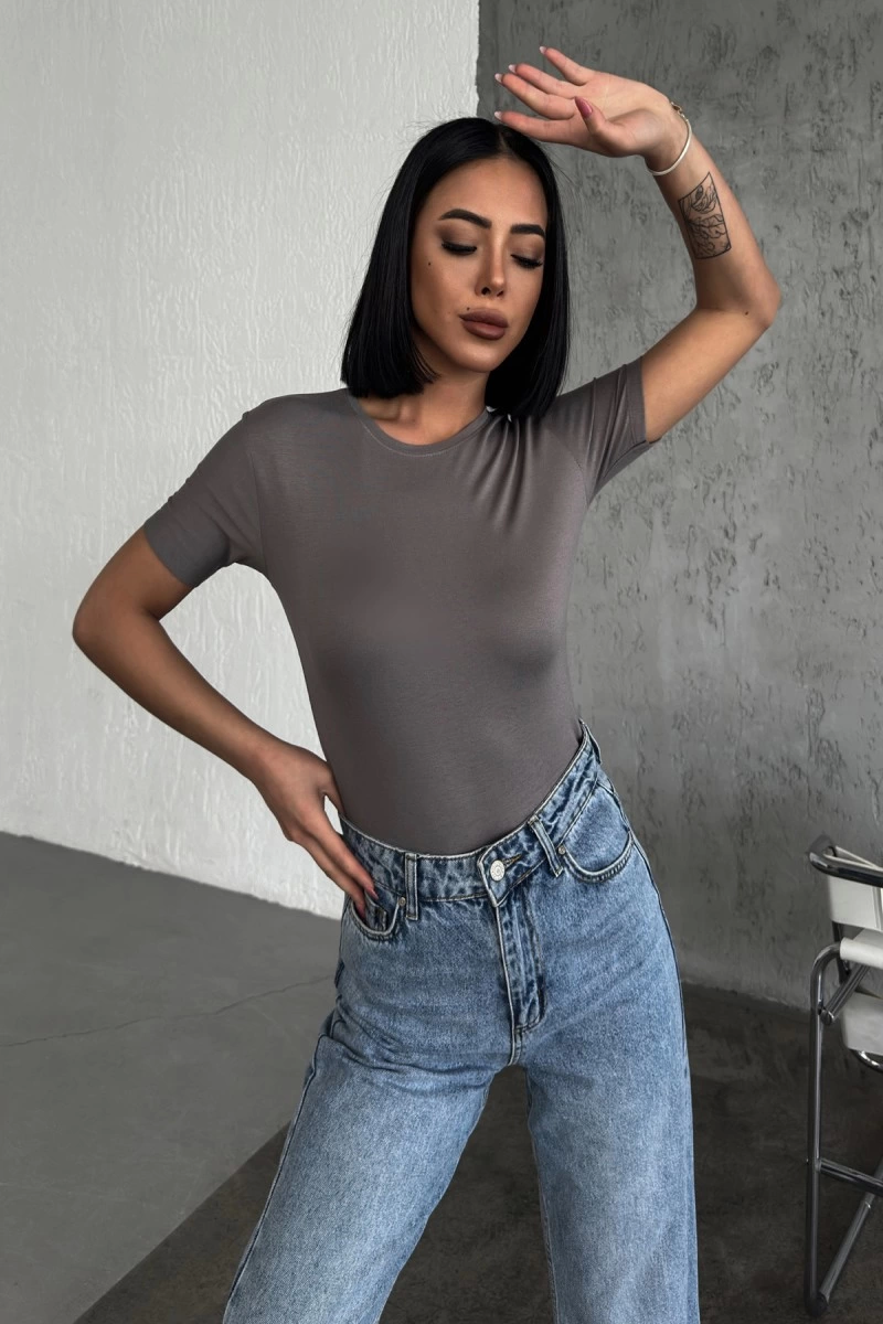 Rahat Ve Şık Kısa Kollu Bisiklet Yaka Likralı Viskon Penye Body Füme ( Lisinya ) Rahat Ve Şık Kısa Kollu Bisiklet Yaka Likralı Viskon Penye Body Füme ( Lisinya )