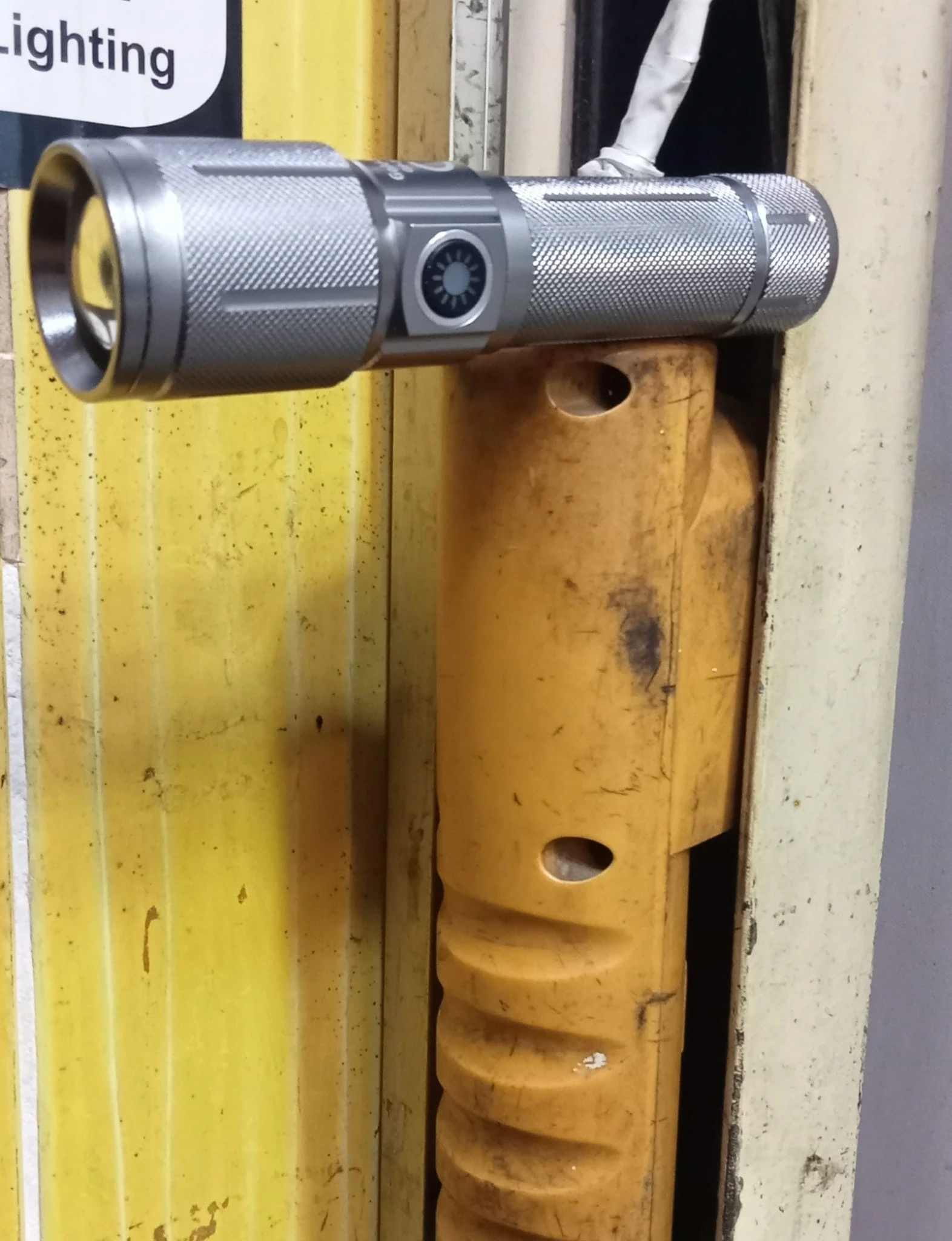 Gold Police Gp-215 Pro Şarjlı El Feneri Pm10 Led Mıklatıslı ( Lisinya ) Gold Police Gp-215 Pro Şarjlı El Feneri Pm10 Led Mıklatıslı ( Lisinya )