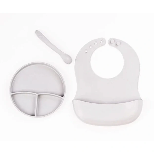 Gri 3’lü Silikon Yemek Seti – Önlük + Diş Kaşıyıcılı Kaşık + Vakumlu Tabak ( Lisinya ) Gri 3’lü Silikon Yemek Seti – Önlük + Diş Kaşıyıcılı Kaşık + Vakumlu Tabak ( Lisinya )