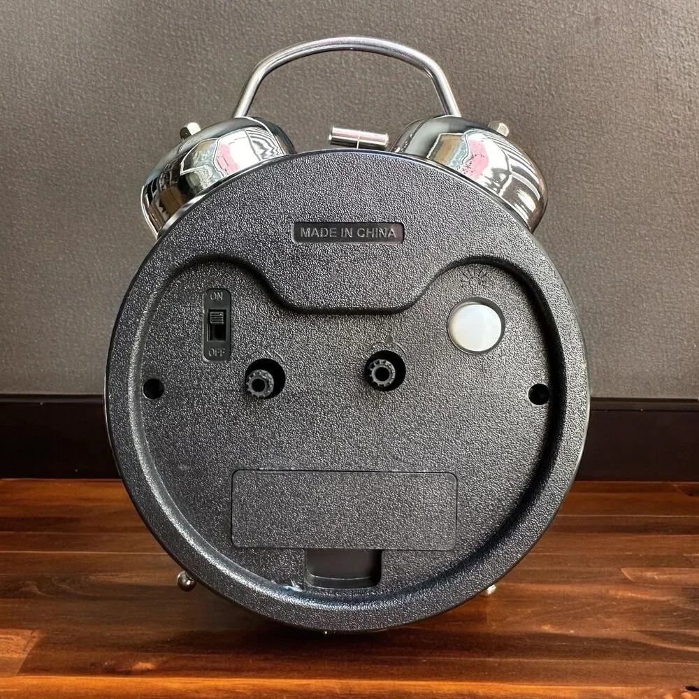 Gümüş Metal Alarmlı Masa Saati ( Lisinya )