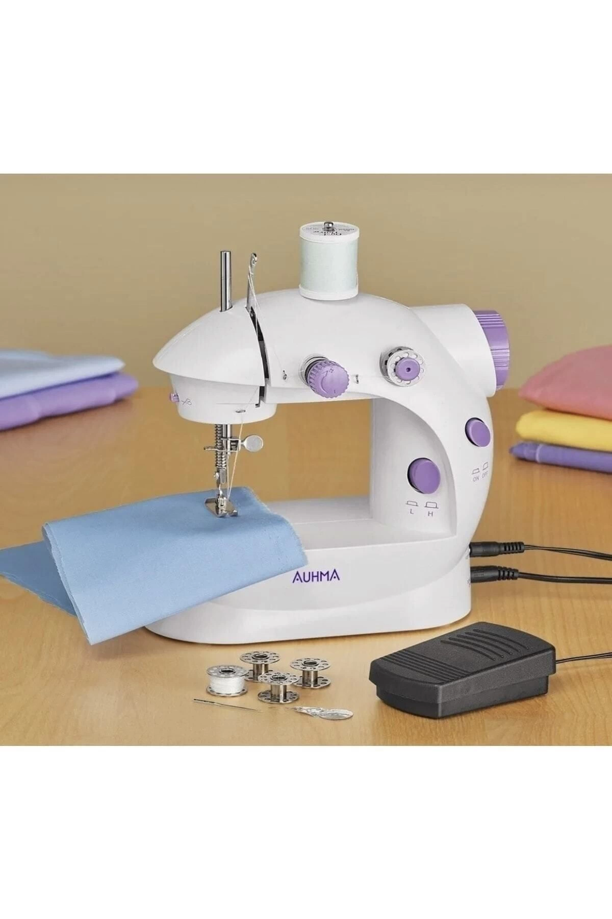 Işıklı Pedallı Dikiş Makinesi Mini Asw1 Beyaz Nakış ( Lisinya ) Işıklı Pedallı Dikiş Makinesi Mini Asw1 Beyaz Nakış ( Lisinya )