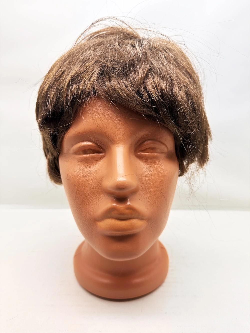 Kahverengi Kısa Kesim İçi Astarlı Erkek Peruğu ( Lisinya ) Kahverengi Kısa Kesim İçi Astarlı Erkek Peruğu ( Lisinya )