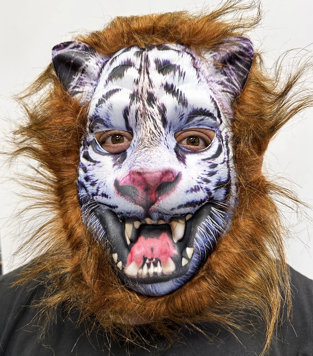 Kahverengi Saçlı Dişli Kurt Maskesi Mega Peluş 12 No ( Lisinya ) Kahverengi Saçlı Dişli Kurt Maskesi Mega Peluş 12 No ( Lisinya )