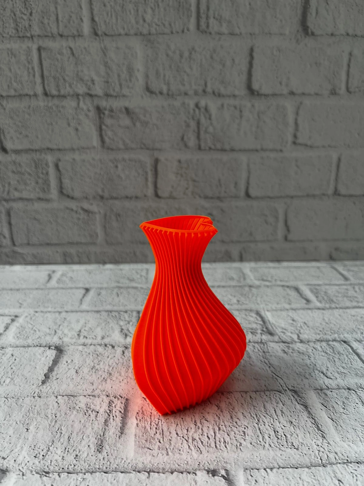 Kalpli Turuncu Dekoratif Vazo 11 Cm Modern Şık Masaüstü Aksesuar ( Lisinya )