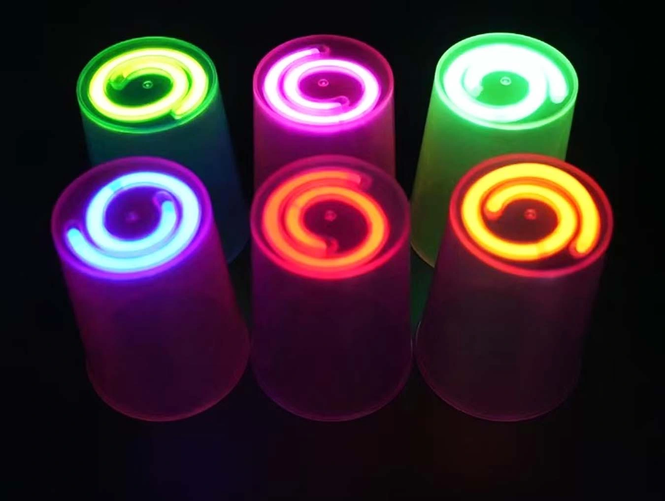 Karanlıkta Yanan Mega Glow Bardaklar 8 Adet ( Lisinya ) Karanlıkta Yanan Mega Glow Bardaklar 8 Adet ( Lisinya )