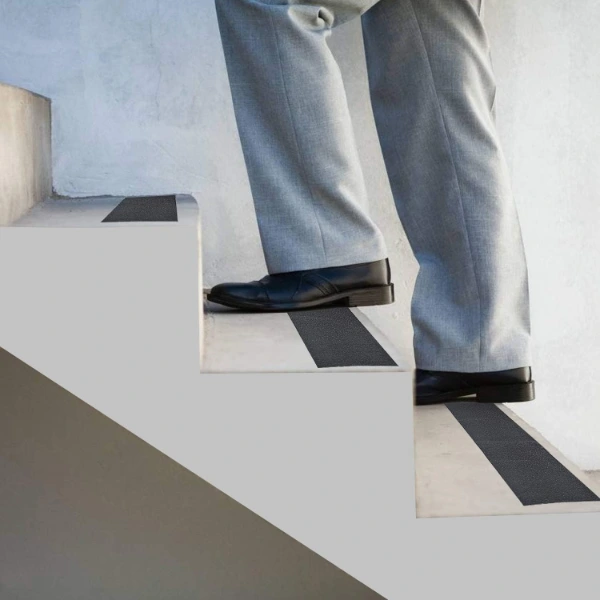 Kaydırmaz Siyah Bant 50 Mm X 25 Mt ( Lisinya ) Kaydırmaz Siyah Bant 50 Mm X 25 Mt ( Lisinya )