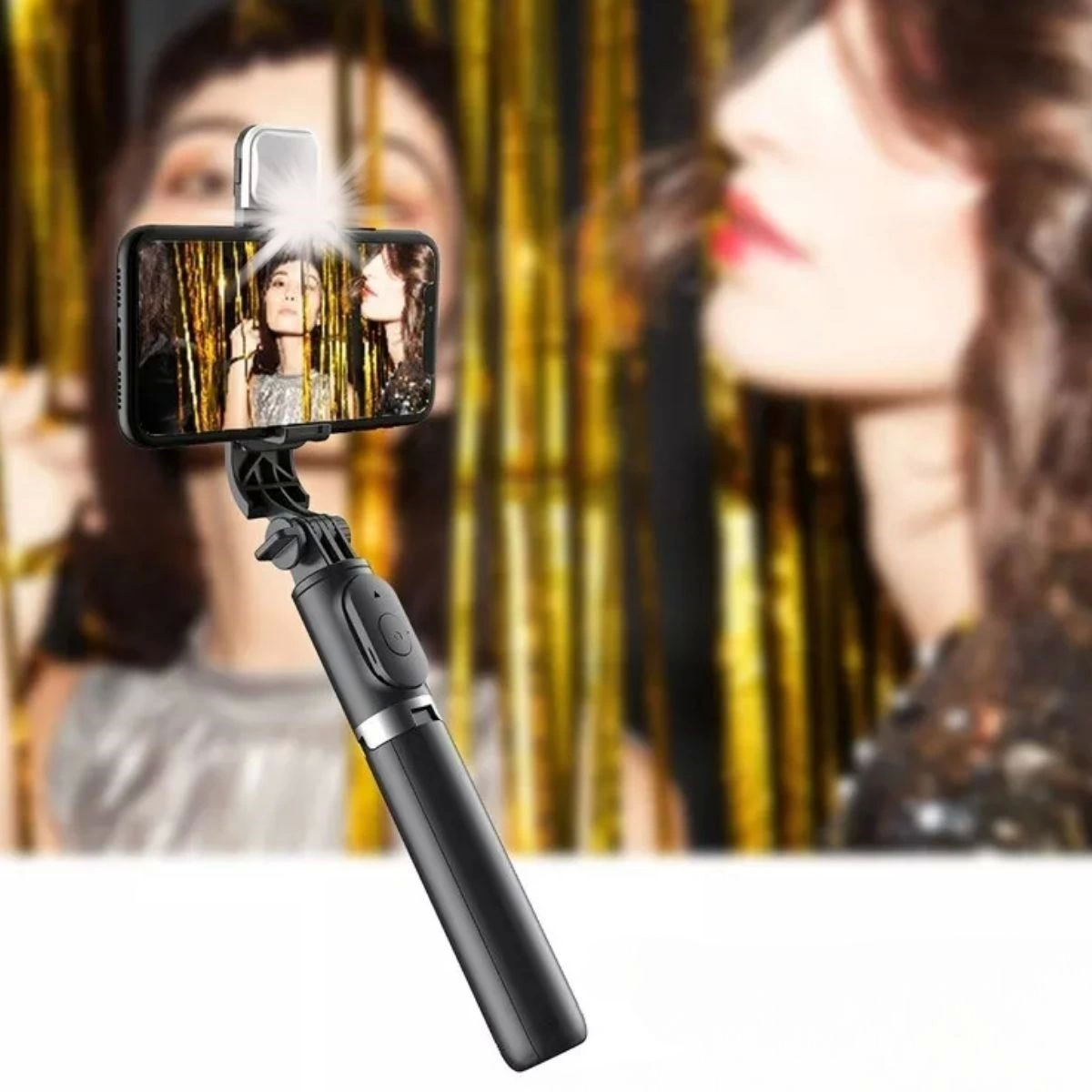 Kendiliğinden Işıklı Masaüstü Tripod Olabilen Telefon Tutuculu Kablosuz Kumandalı Selfie Çubuğu ( Lisinya ) Kendiliğinden Işıklı Masaüstü Tripod Olabilen Telefon Tutuculu Kablosuz Kumandalı Selfie Çubuğu ( Lisinya )