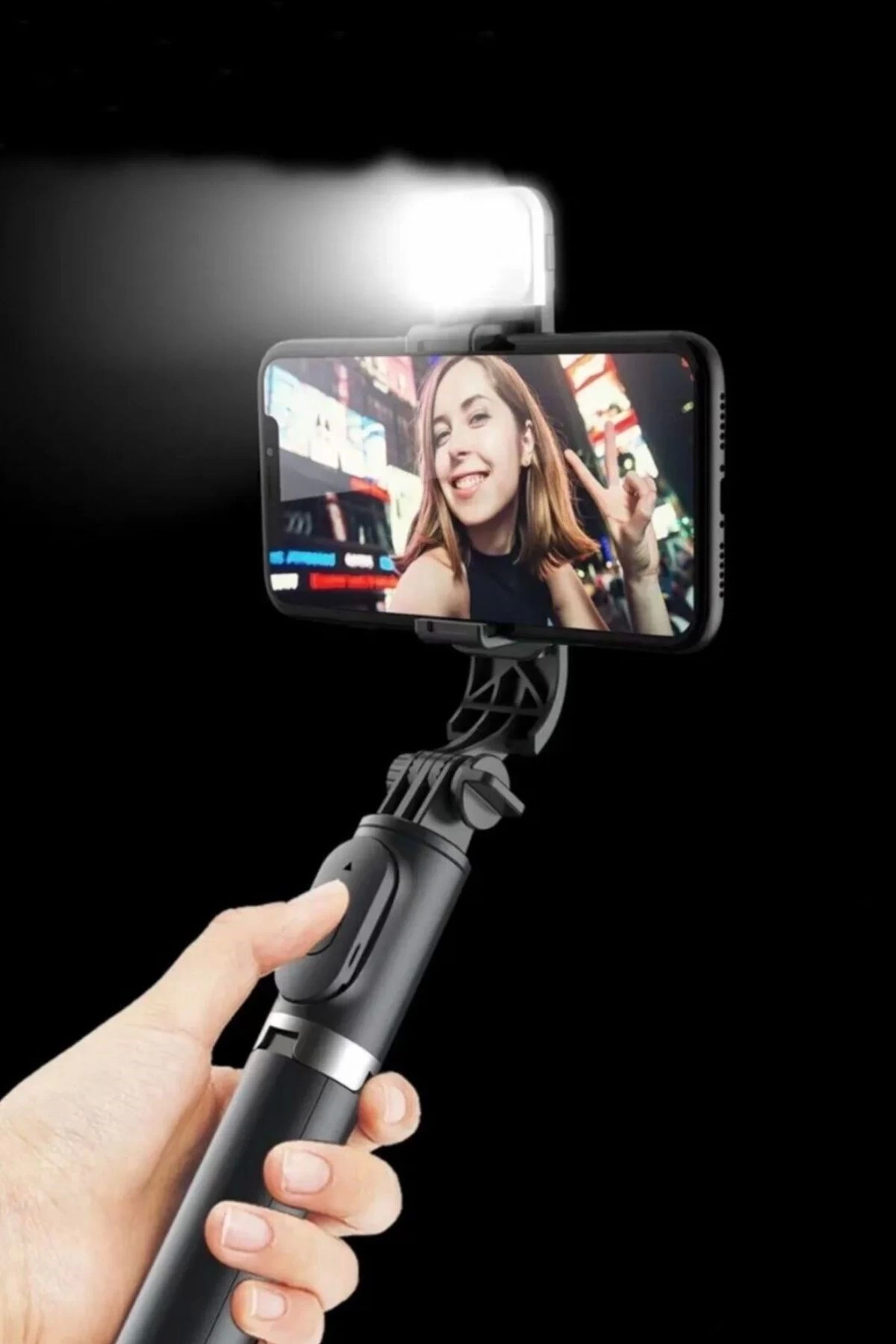 Kendiliğinden Işıklı Masaüstü Tripod Olabilen Telefon Tutuculu Kablosuz Kumandalı Selfie Çubuğu ( Lisinya ) Kendiliğinden Işıklı Masaüstü Tripod Olabilen Telefon Tutuculu Kablosuz Kumandalı Selfie Çubuğu ( Lisinya )