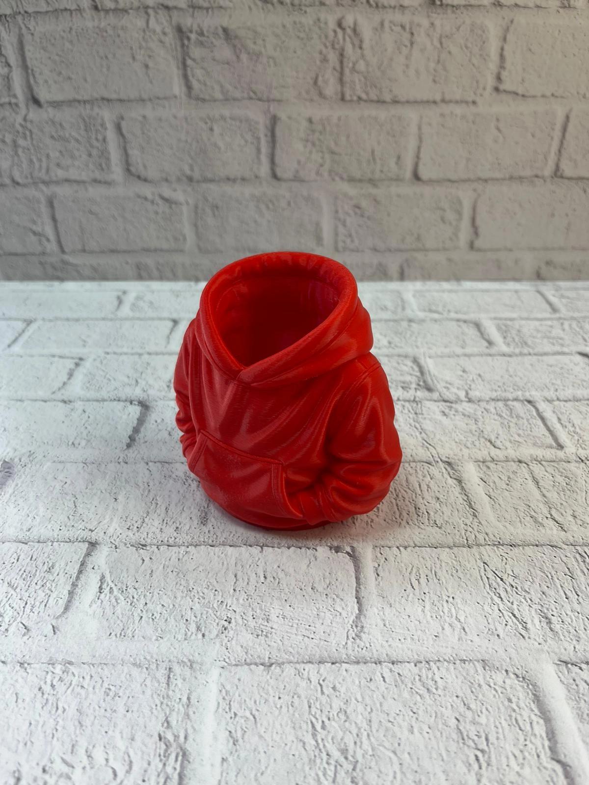 Kırmızı Hoodie Kalemlik 10x10 Cm Masa Üstü Düzenleyici ( Lisinya )