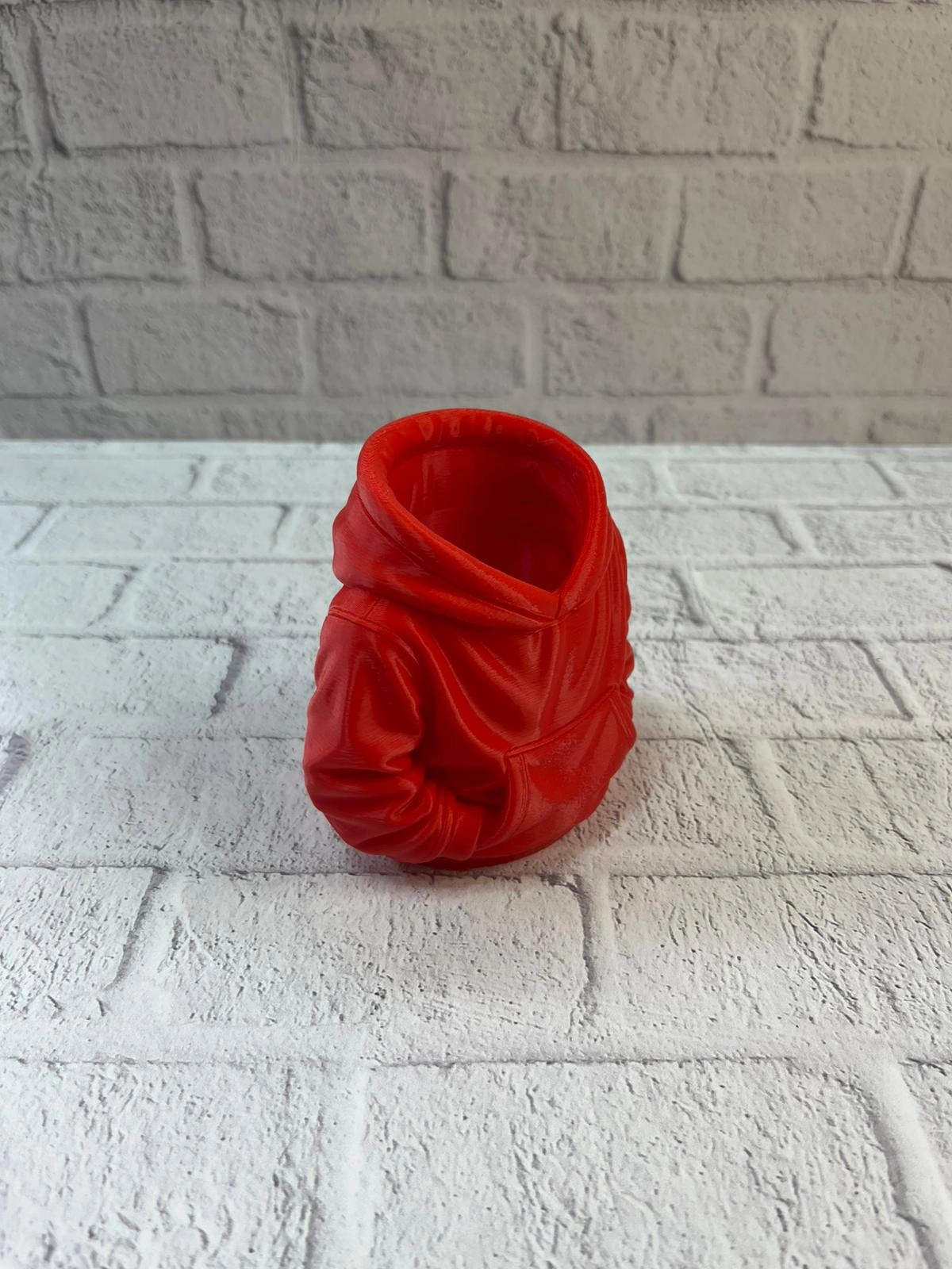 Kırmızı Hoodie Kalemlik 10x10 Cm Masa Üstü Düzenleyici ( Lisinya )