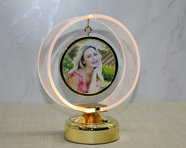 Kişiye Özel Fotoğraf Alanlı Yuvarlak Led Çerçeve ( Lisinya ) Kişiye Özel Fotoğraf Alanlı Yuvarlak Led Çerçeve ( Lisinya )