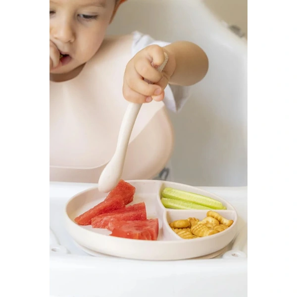 Krem Rengi 3’lü Silikon Yemek Seti – Önlük + Diş Kaşıyıcılı Kaşık + Vakumlu Tabak ( Lisinya ) Krem Rengi 3’lü Silikon Yemek Seti – Önlük + Diş Kaşıyıcılı Kaşık + Vakumlu Tabak ( Lisinya )