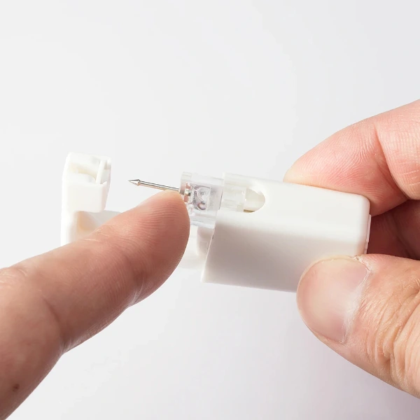 Kulak Delme Atı ( Lisinya ) Kulak Delme Atı ( Lisinya )