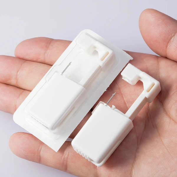 Kulak Delme Atı ( Lisinya ) Kulak Delme Atı ( Lisinya )