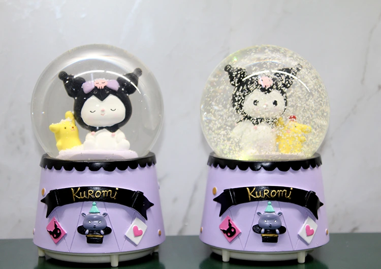 Kuromi İçi Dönmeli Püskürtmeli Işıklı Müzikli Kar Küresi Büyük Boy Model 2 ( Lisinya ) Kuromi İçi Dönmeli Püskürtmeli Işıklı Müzikli Kar Küresi Büyük Boy Model 2 ( Lisinya )