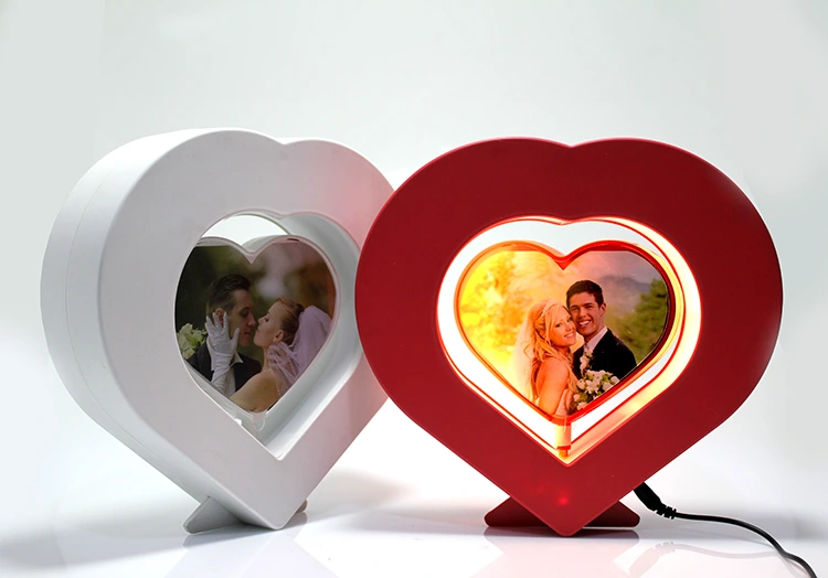 Ledli Kalpli Çerçeve ( Lisinya ) Ledli Kalpli Çerçeve ( Lisinya )