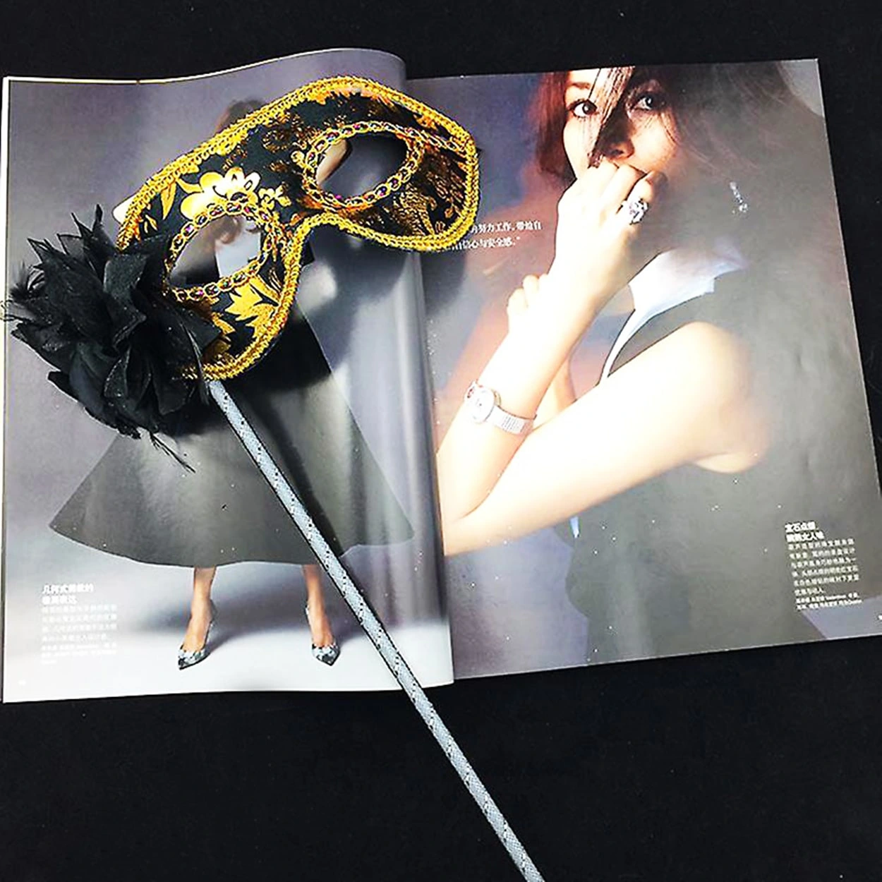 Lüks Taşlı Saplı Balo Maskesi Siyah Renk ( Lisinya ) Lüks Taşlı Saplı Balo Maskesi Siyah Renk ( Lisinya )