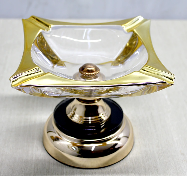 Metal Ayaklı Cam Küllük Model 1 ( Lisinya ) Metal Ayaklı Cam Küllük Model 1 ( Lisinya )