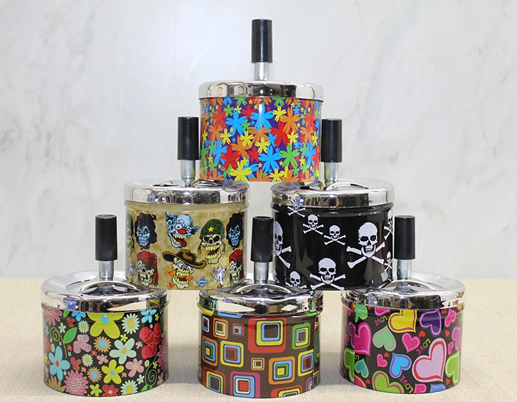 Metal Renkli Basmalı Küllük Yuvarlak ( Lisinya ) Metal Renkli Basmalı Küllük Yuvarlak ( Lisinya )