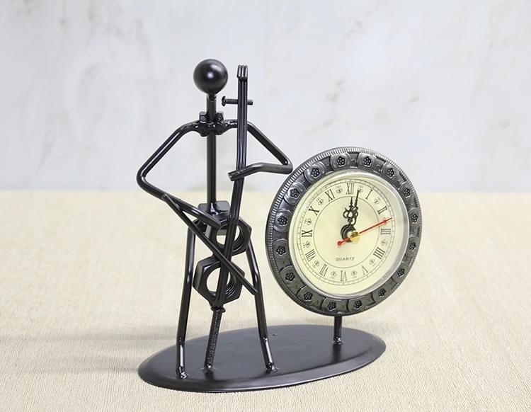 Metal Saatli Keman Çalan Müzisyen Alk4333 ( Lisinya )
