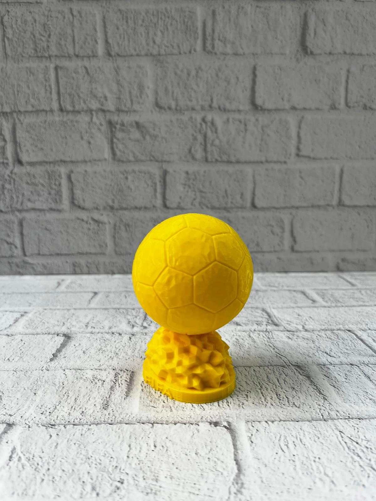 Mini Fıfa Futbol Topu Biblo Sarı Renk 10cm Spor Temalı Dekor ( Lisinya )