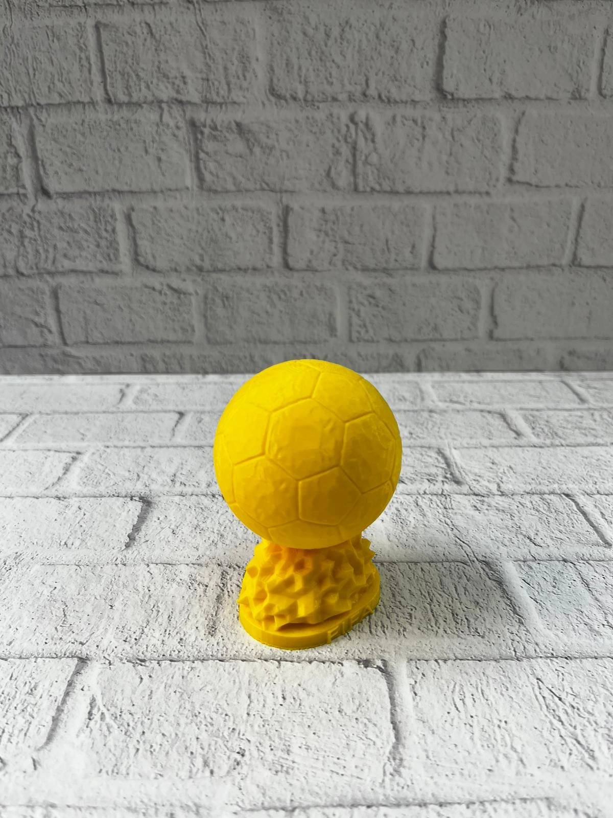 Mini Fıfa Futbol Topu Biblo Sarı Renk 10cm Spor Temalı Dekor ( Lisinya )