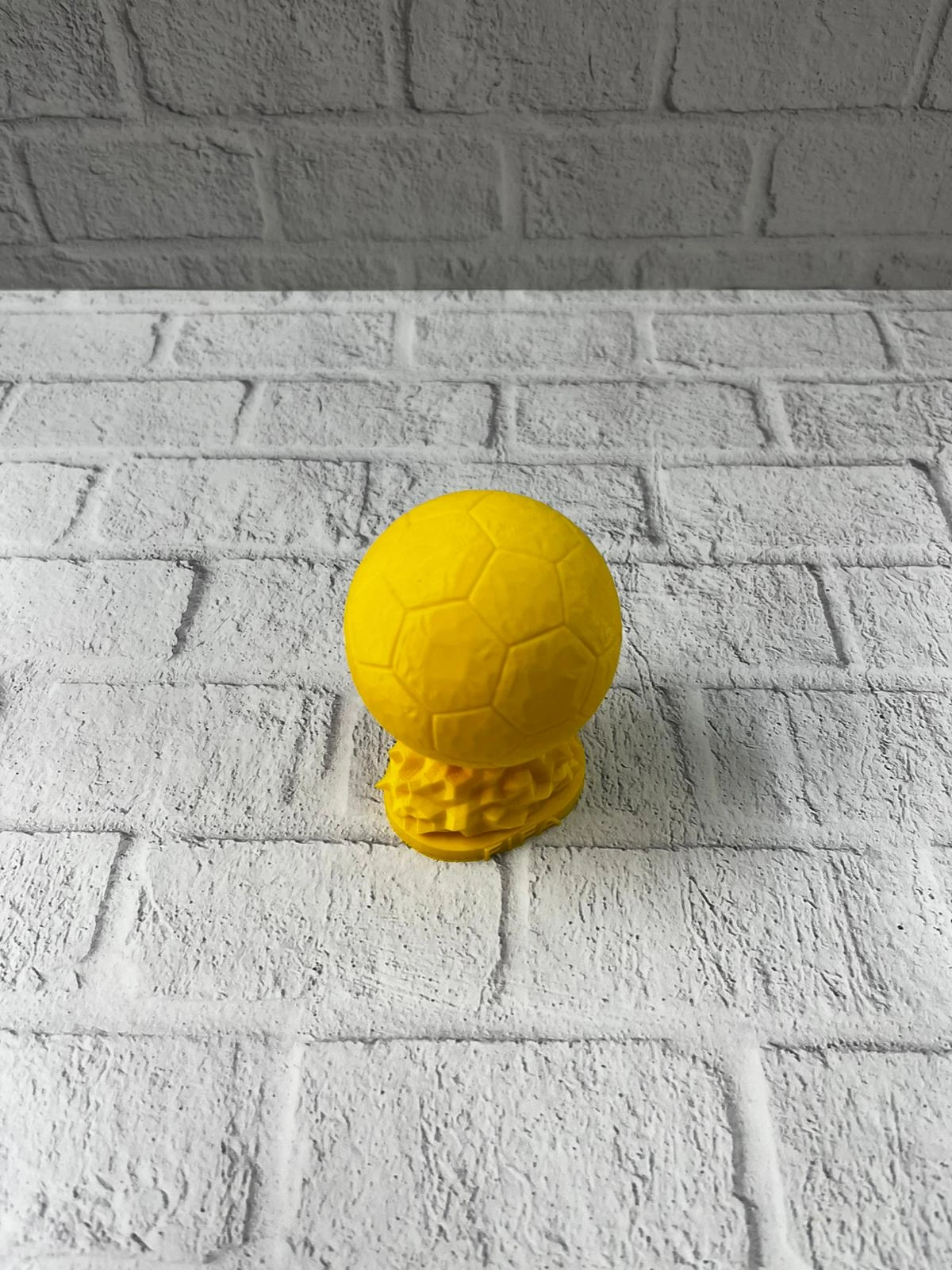 Mini Fıfa Futbol Topu Biblo Sarı Renk 10cm Spor Temalı Dekor ( Lisinya )