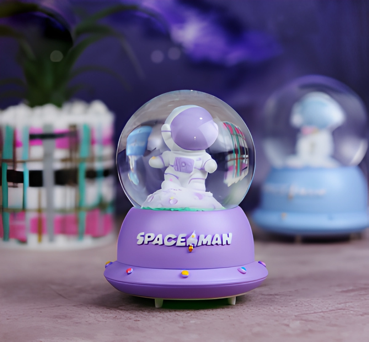 Minik Astronot Işıklı Kar Küresi ( Lisinya ) Minik Astronot Işıklı Kar Küresi ( Lisinya )
