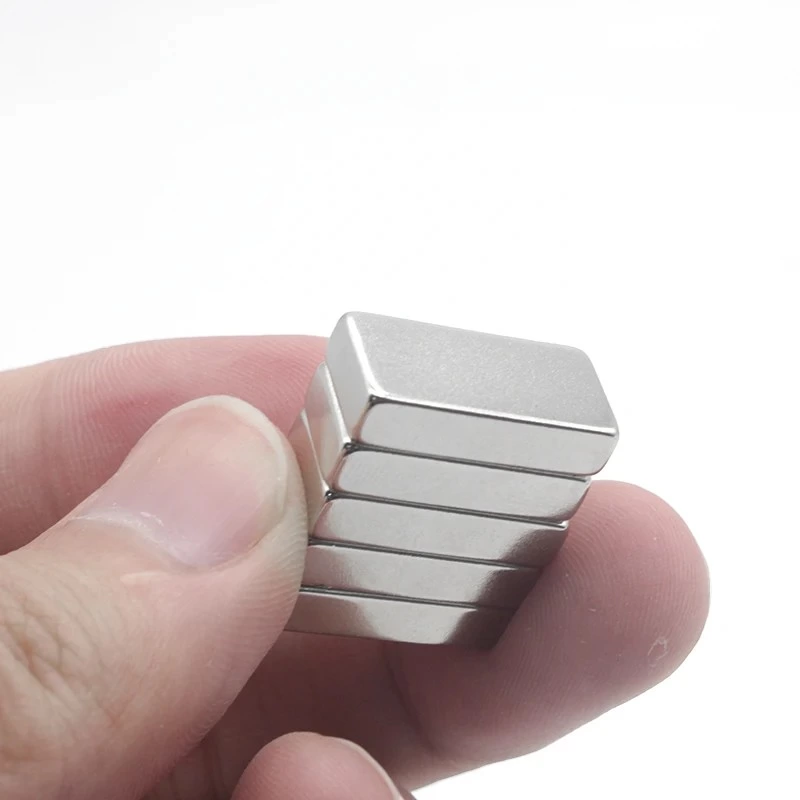 1 Adet 20x10x5 Mm Neodyum Magnet N35 Güçlü Mıknatıs Köşeli Ve Dayanıklı Nikel Kaplama ( Lisinya )