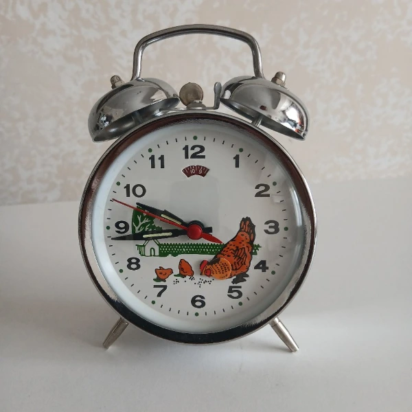 Nostaljik Kurmalı Horozlu Çalar Saat Büyük Boy ( Lisinya ) Nostaljik Kurmalı Horozlu Çalar Saat Büyük Boy ( Lisinya )