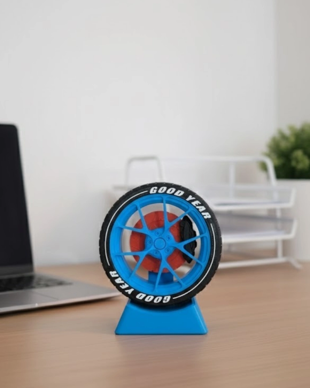 Otomobil Jant Görünümlü Masa Üstü Ofis Süsü ( Lisinya )