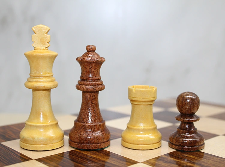 Özel Vernikli Mıknatıs Taşlı Ahşap Katlanabilir Kutulu Satranç Oyunu 17.5 Cm ( Lisinya )