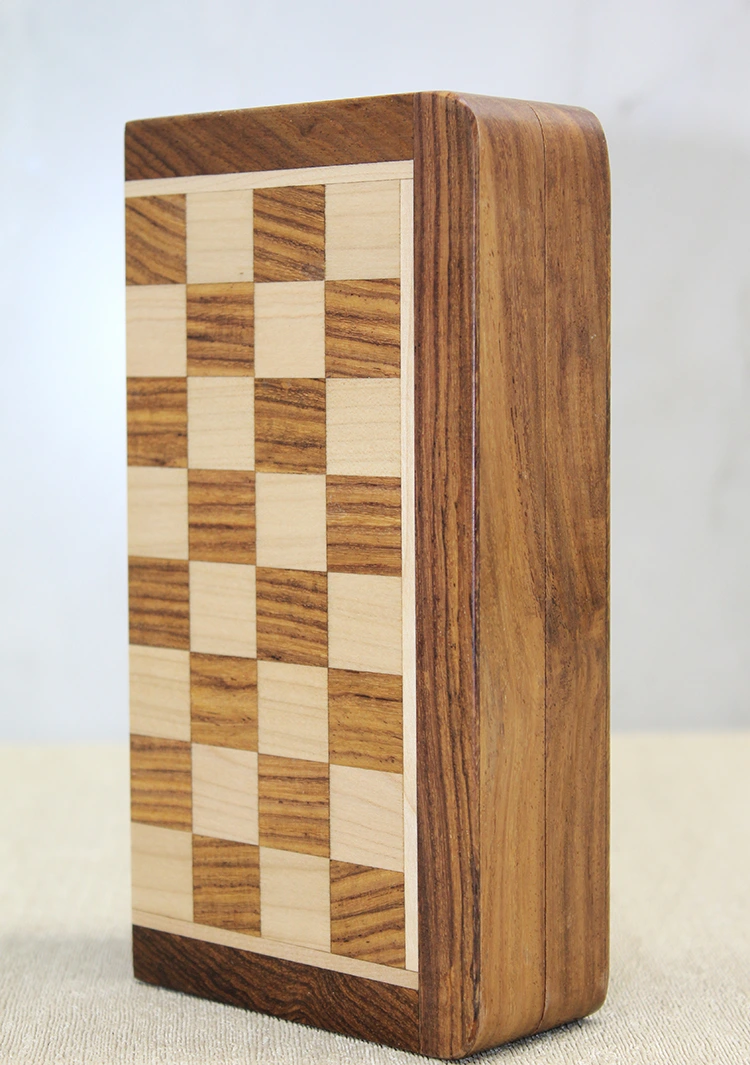 Özel Vernikli Mıknatıs Taşlı Ahşap Katlanabilir Kutulu Satranç Oyunu 30 Cm ( Lisinya )