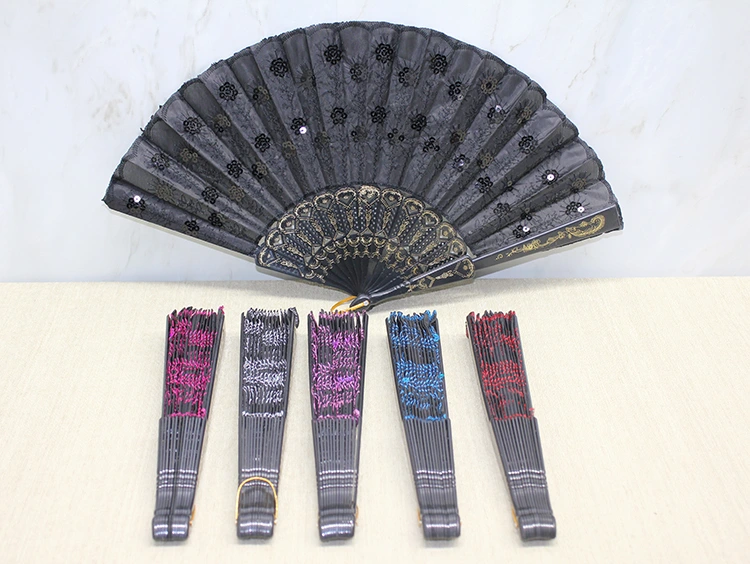 Plastik Pullu Yelpaze Siyah Renk ( Lisinya ) Plastik Pullu Yelpaze Siyah Renk ( Lisinya )