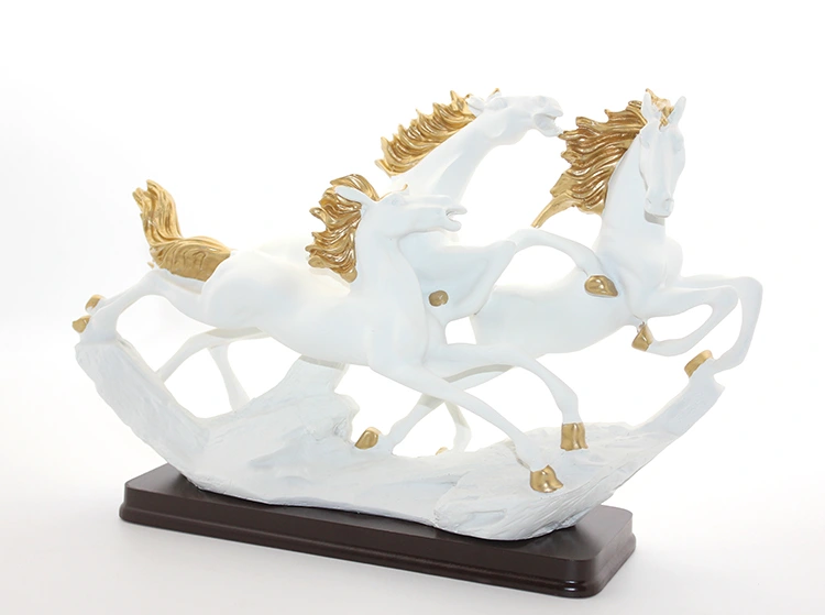 Polyester 3'lü Şahlanmış At Figürü ( Lisinya ) Polyester 3'lü Şahlanmış At Figürü ( Lisinya )