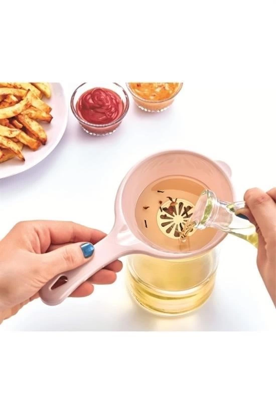 Pratik İnce Elekli Mutfak Gereci Sıvı Yağ Süzgeci ( Lisinya ) Pratik İnce Elekli Mutfak Gereci Sıvı Yağ Süzgeci ( Lisinya )