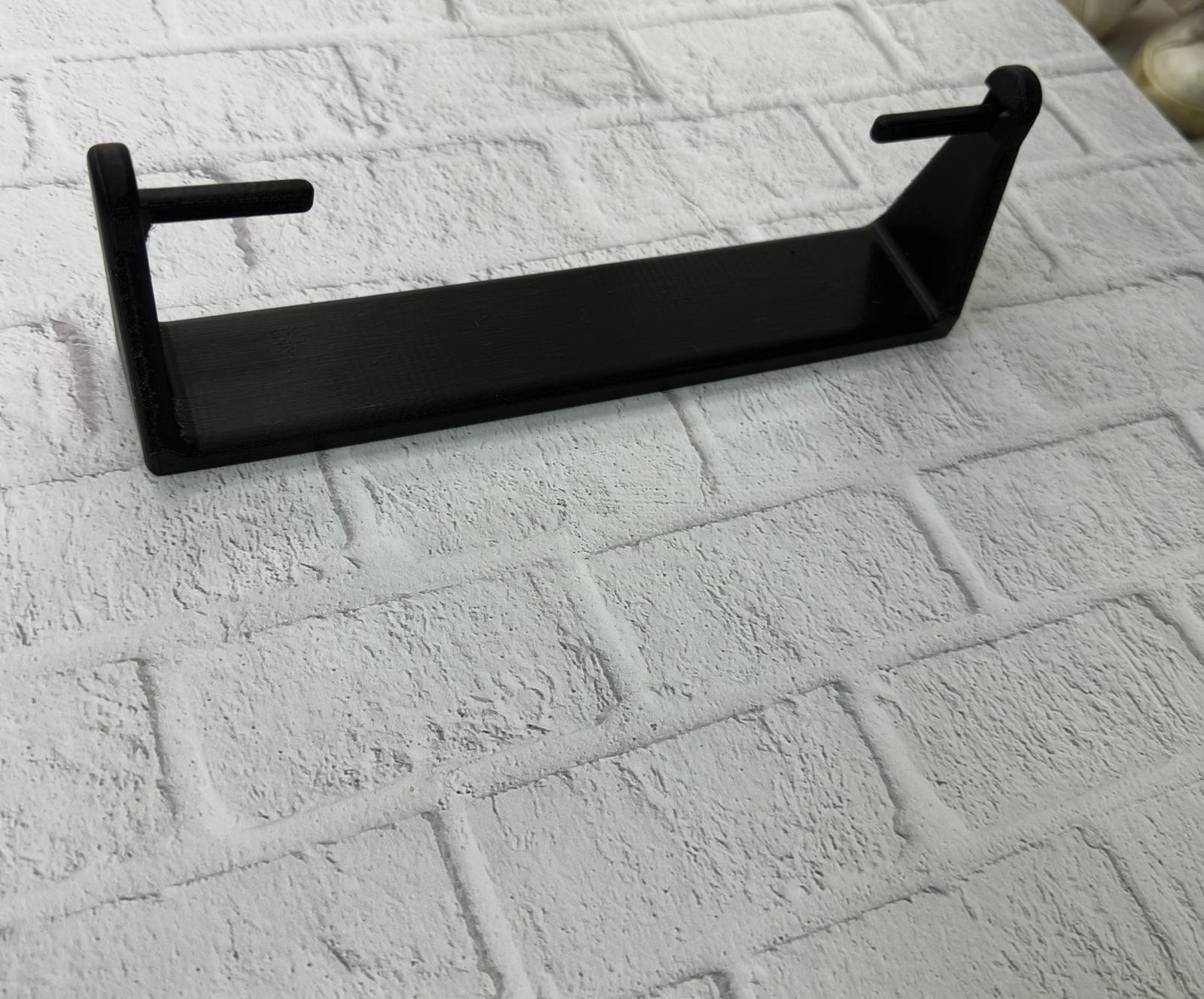 Pratik Kağıt Havlu Tutucu Duvar Tipi Peçete Askısı ( Lisinya ) Pratik Kağıt Havlu Tutucu Duvar Tipi Peçete Askısı ( Lisinya )