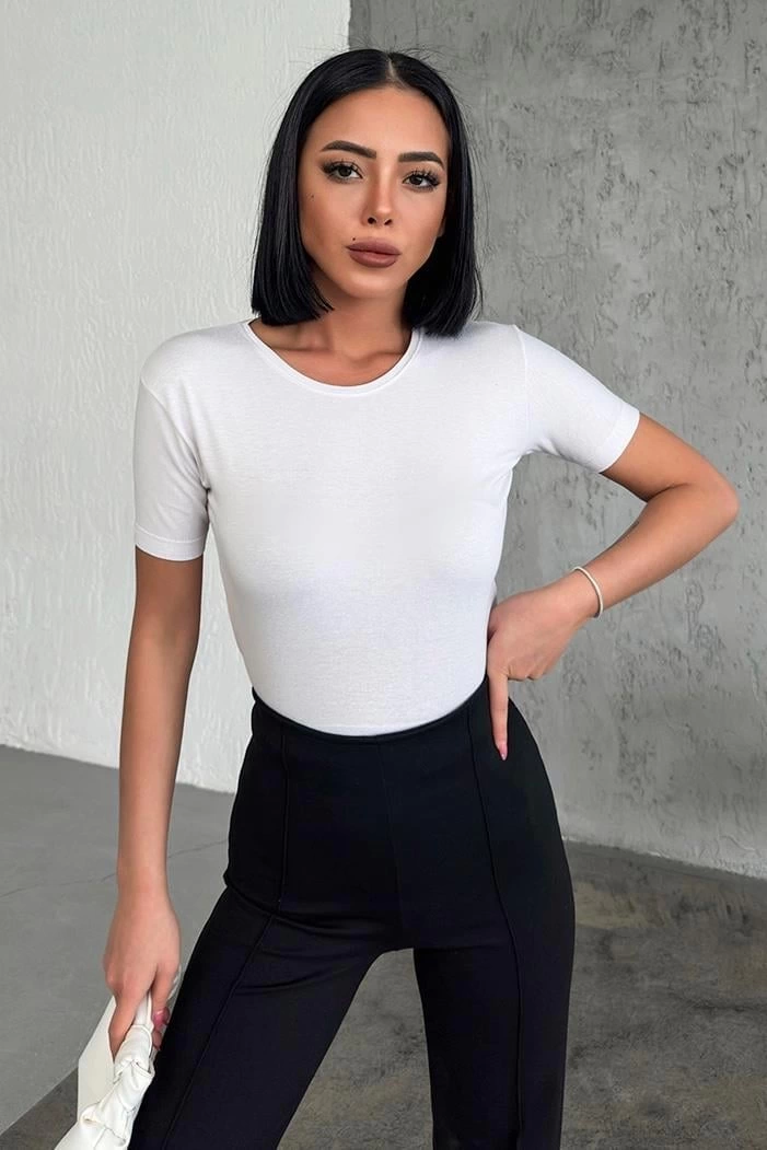Rahat Ve Şık Kısa Kollu Bisiklet Yaka Likralı Viskon Penye Body Beyaz ( Lisinya ) Rahat Ve Şık Kısa Kollu Bisiklet Yaka Likralı Viskon Penye Body Beyaz ( Lisinya )