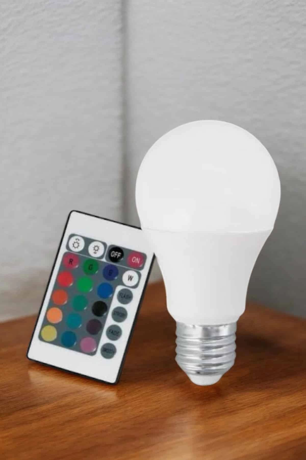 Rgb Led Lamba Led Işık Ampul Renk Değiştirebilen 100 Watt ( Lisinya )