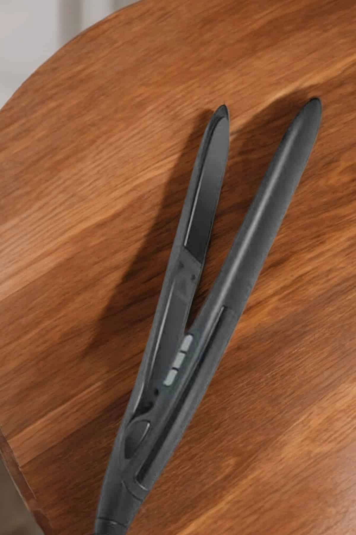 Saç Düzleştirici Led Ekranlı Isı Ayarlı Seramik Kaplama Profesyonel ( Lisinya )