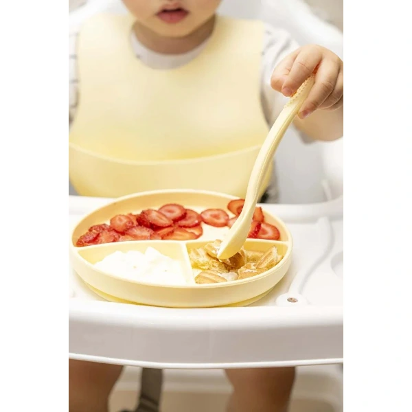 Sarı 3’lü Silikon Yemek Seti – Önlük + Diş Kaşıyıcılı Kaşık + Vakumlu Tabak ( Lisinya ) Sarı 3’lü Silikon Yemek Seti – Önlük + Diş Kaşıyıcılı Kaşık + Vakumlu Tabak ( Lisinya )