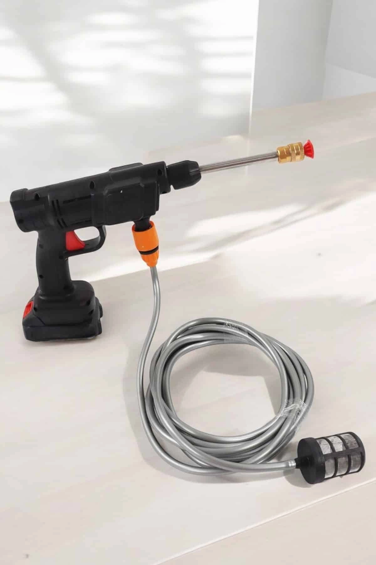 Şarjlı Oto Yıkama Tabancası Su Basınçlı Hazneli Bataryalı ( Lisinya ) Şarjlı Oto Yıkama Tabancası Su Basınçlı Hazneli Bataryalı ( Lisinya )