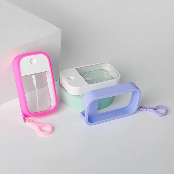 Silikon Kılıflı Anahtarlıklı Sprey Şişesi ( Lisinya ) Silikon Kılıflı Anahtarlıklı Sprey Şişesi ( Lisinya )