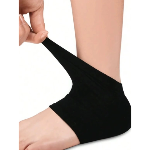 Siyah Silikon Topuk Nemlendirici Çorap ( Lisinya )