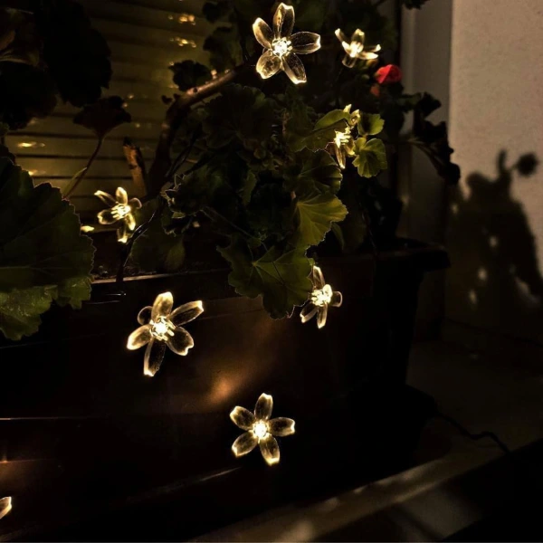 Solar 5m 50 Led Papatya Gün Işığı 8 Fonksiyonlu ( Lisinya ) Solar 5m 50 Led Papatya Gün Işığı 8 Fonksiyonlu ( Lisinya )