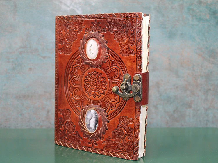 Taşlı Deri Defter Model 2 ( Lisinya ) Taşlı Deri Defter Model 2 ( Lisinya )