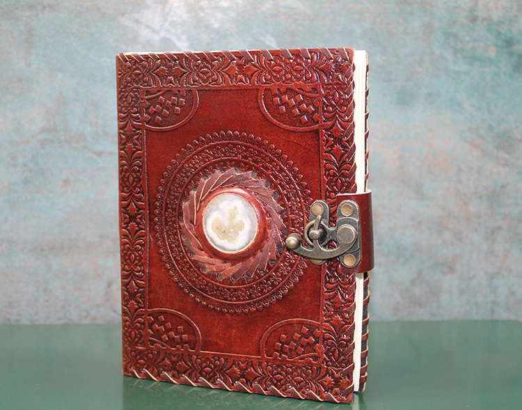 Taşlı Deri Defter Model 3 ( Lisinya ) Taşlı Deri Defter Model 3 ( Lisinya )